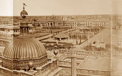Panoramablick auf die Höfe der Residenz, Lucknow